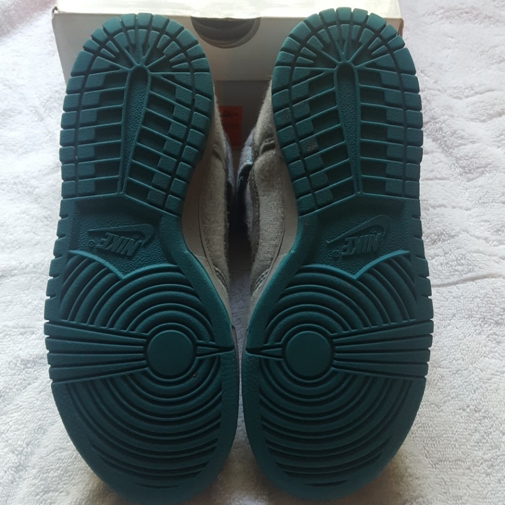 Shoes - Picture 4 of 8